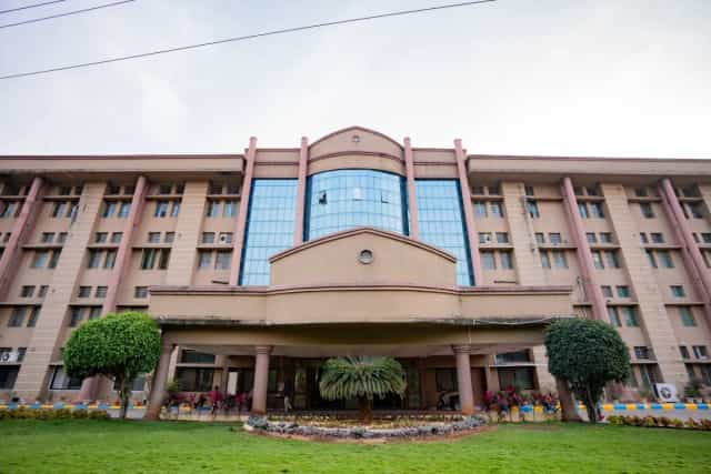 Front facade of the Mediciti Institute of Medical Sciences main building at Ghanpur, Medchal, with its glass-fronted central tower and lawns
