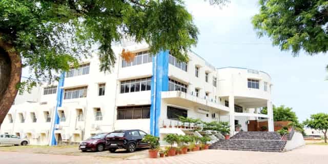 Main academic building of SAL Institute of Medical Sciences, Sola, Ahmedabad