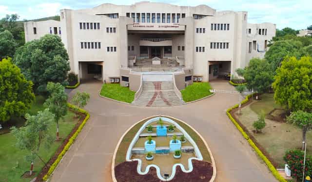 Front view of the SDM Medical College main building at Sattur, Dharwad, with its central steps and gardens