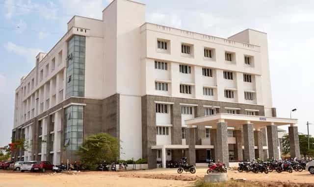 Multi-storey white-and-stone building of S S Institute of Medical Sciences & Research Centre on the NH-4 bypass campus, Davangere