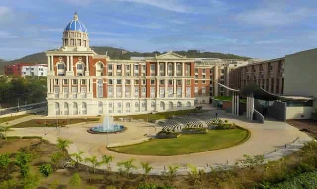 Symbiosis Medical College for Women campus building
