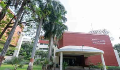Entrance portico and red-brick facade of Bharati Vidyapeeth Medical College, Pune at the Dhankawadi campus