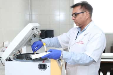DMC&H laboratory or imaging equipment area