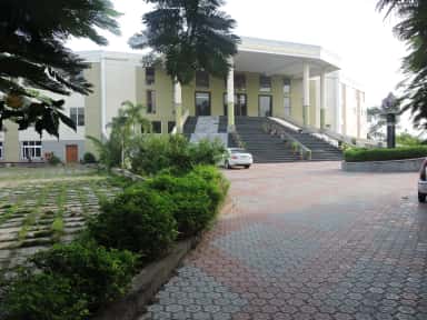 Front portico and driveway of the Karpaga Vinayaga Institute of Medical Sciences campus building at Maduranthagam