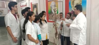 MBBS students and faculty in an anatomy teaching session at KJ Somaiya Medical College