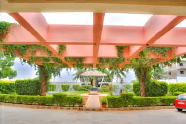 MVJ Medical College & Research Hospital entrance portico and gardens, Bengaluru