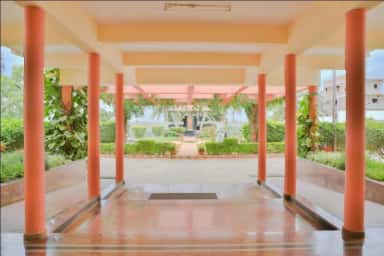MVJ Medical College campus walkway and gardens, Bengaluru