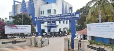 Entrance gate of the Sri Devaraj Urs Academy of Higher Education and Research campus at Tamaka, Kolar, with the SDUMC signboard
