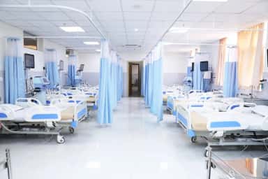 Critical-care beds with ventilators and monitors at the SMSIMSR teaching hospital
