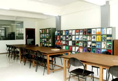 Wooden reading tables and medical book and journal display racks in the central library of Terna Medical College, Navi Mumbai