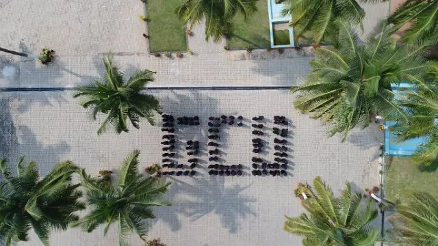 (9)
