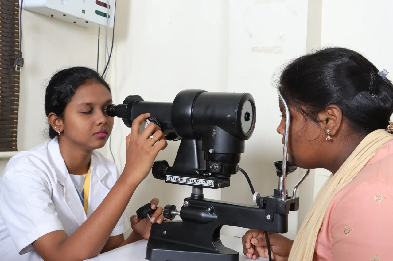 Lab Image 2 — M.N. College of Optometry