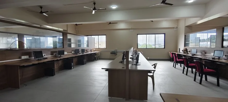 COMPUTER-LAB — shree-swaminarayan-institute-of-pharmacy-sabarkantha
