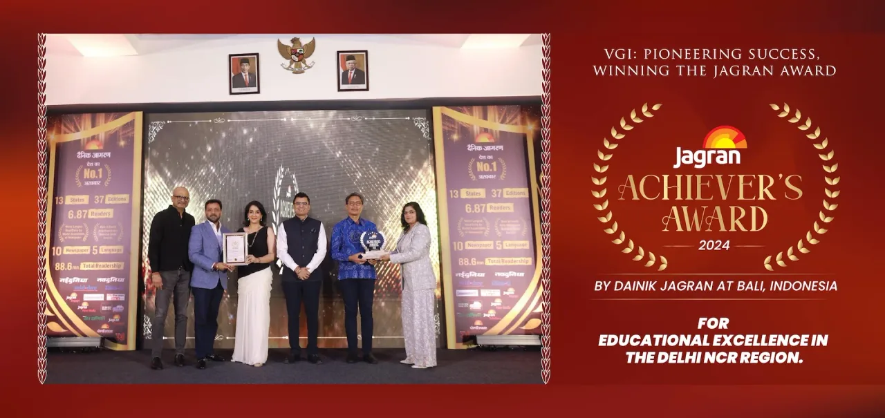 VGI receiving the Dainik Jagran award — Vishveshwarya Group of Institutions