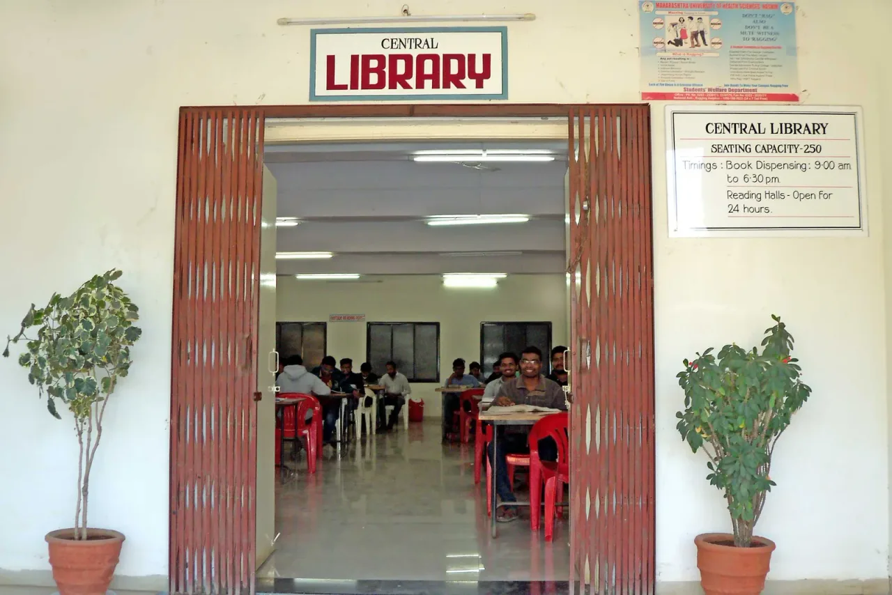 ACPM Medical College central library entrance