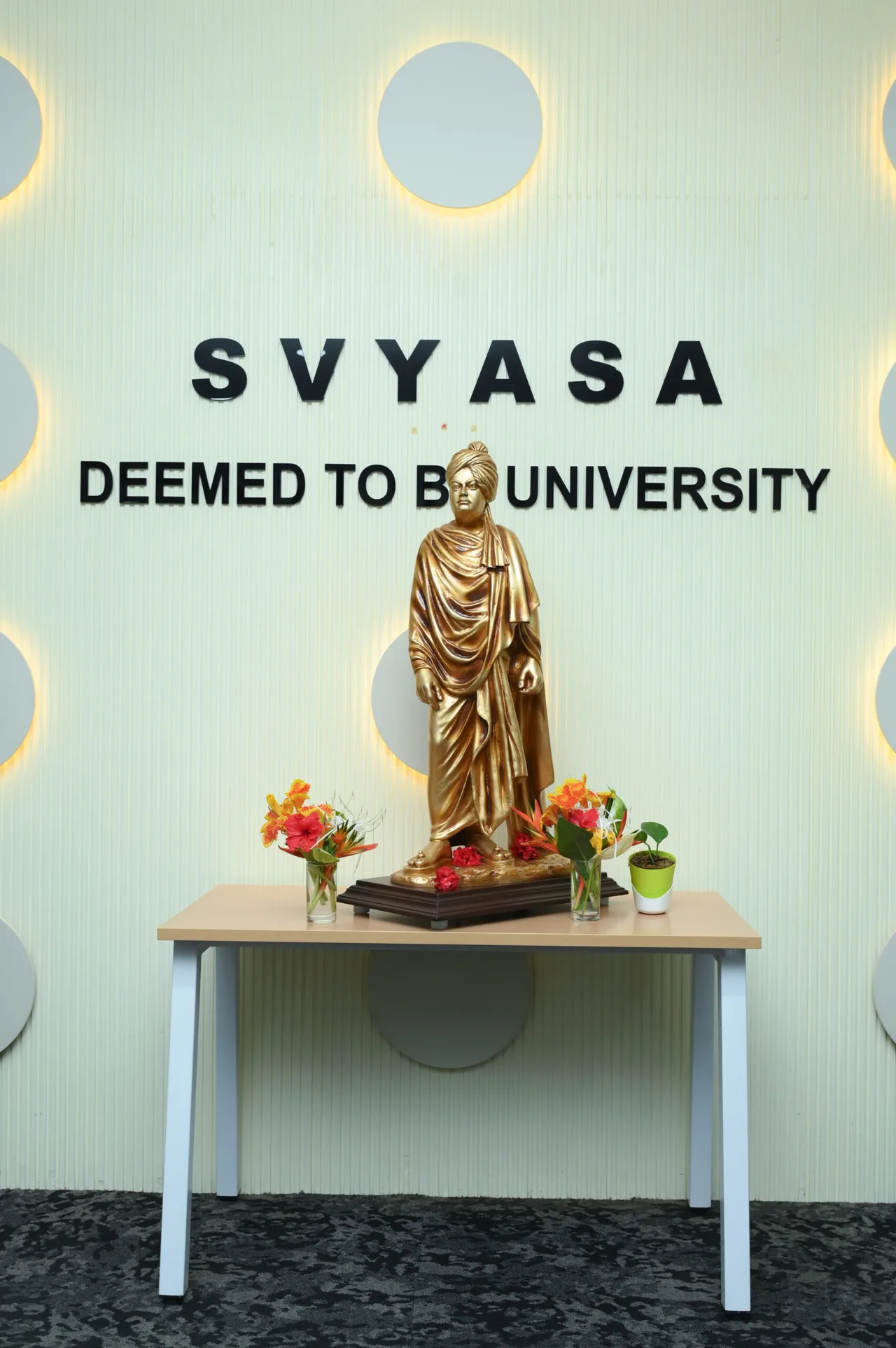 campus 8