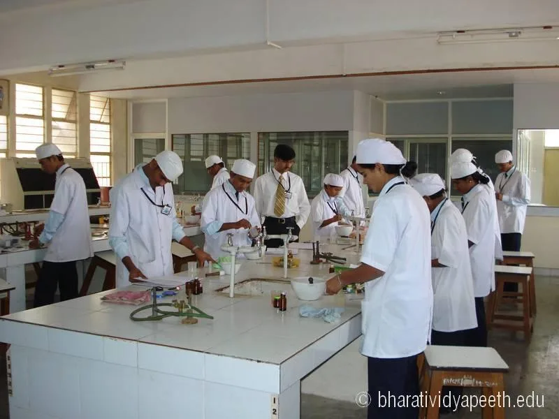 pharmaceuties lab.JPG — Bharati Vidyapeeth College of Pharmacy, Kolhapur
