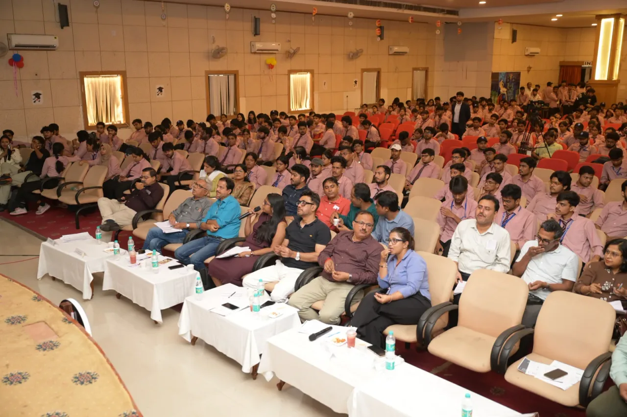 Mentor guiding a student team at HIT — haldia-institute-of-technology