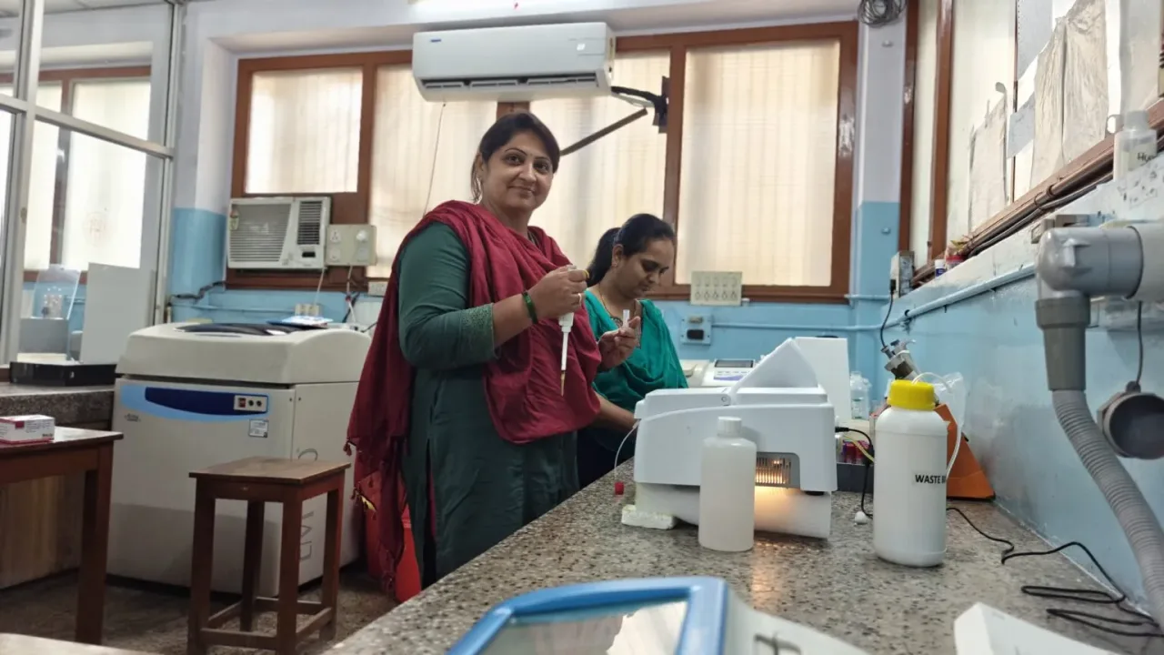 Clinical laboratory staff working with diagnostic equipment — C.S.I. Holdsworth Memorial Hospital College of Nursing