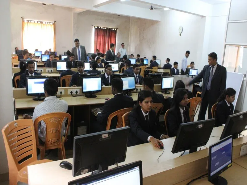 campus 8