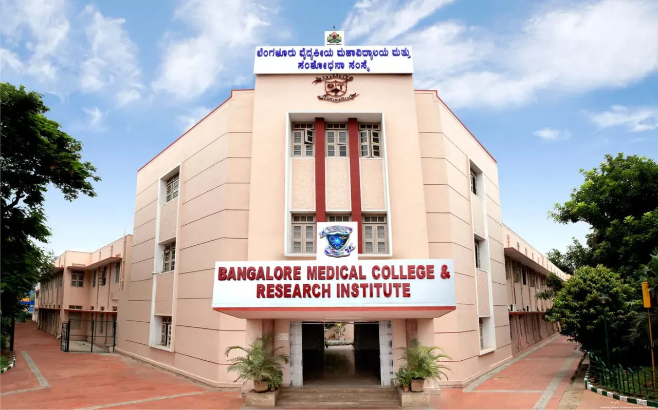 Bangalore Medical College and Research Institute main college building, Bengaluru