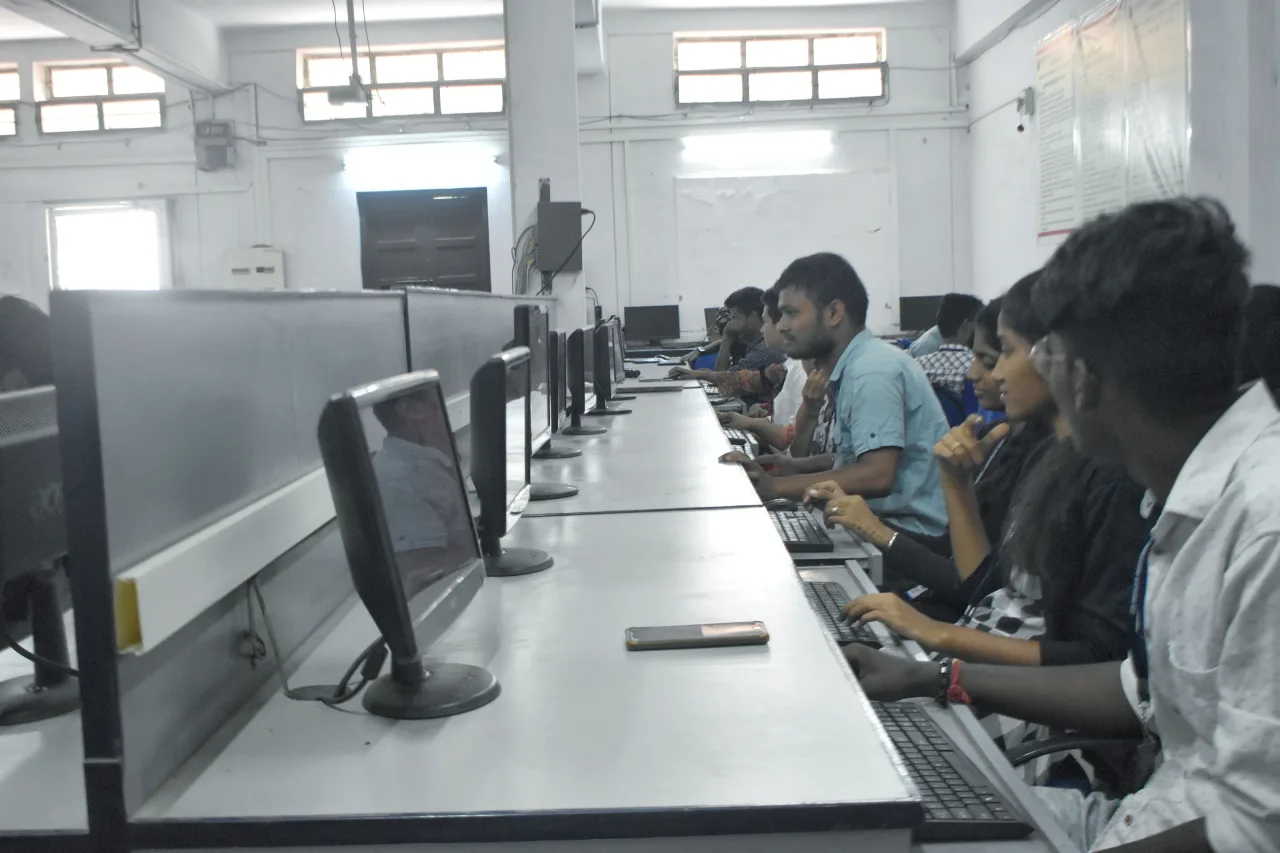 Main Lab Facility — CSI Wesley Institute of Technology and Sciences