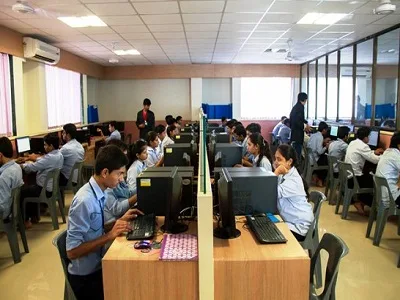 Chhotubhai Gopalbhai Patel Institute of Technology (CGPIT) — Computer Lab Image Under List Of Laboratories Ce Department