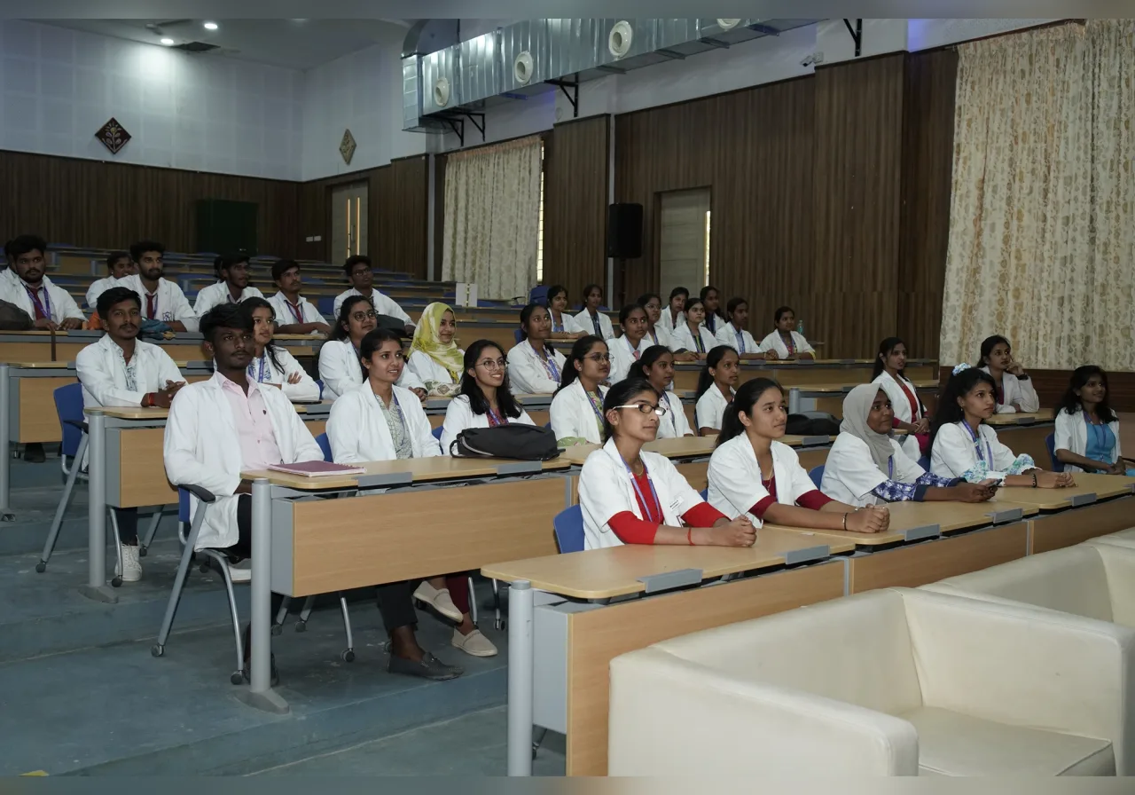Sri Adichunchanagiri College of Pharmacy (SACP), Adichunchanagiri University — D Pharm Students In Pharmacy Lab At Sacp