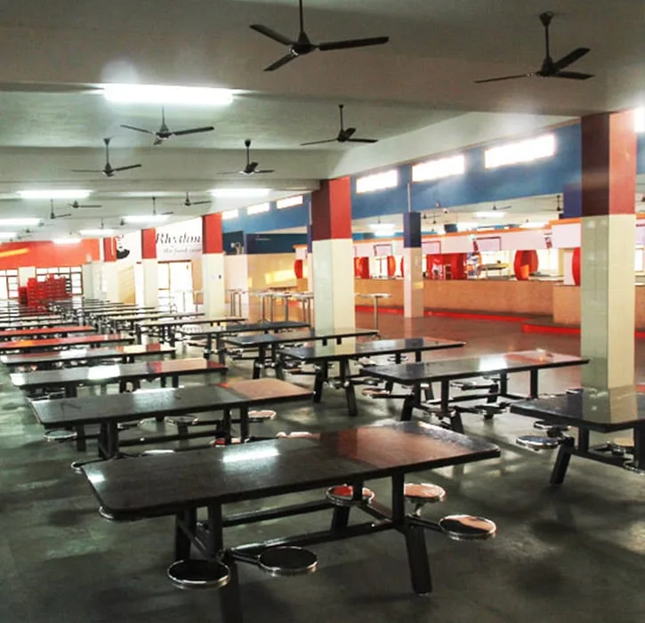 Spacious canteen serving different cuisines — Mahendra College of Physiotherapy