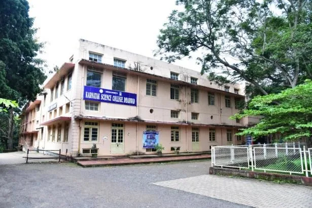 The main building in Karnatak Science College Dharwad (K.Sc.C.D)