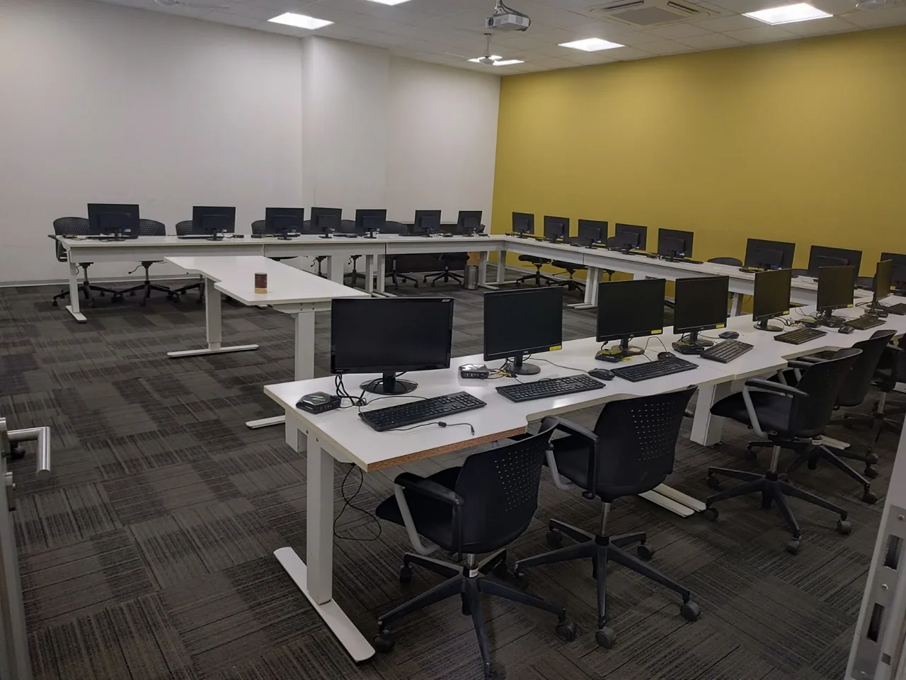 AutoCADD Lab — Rustomjee Academy for Global Careers