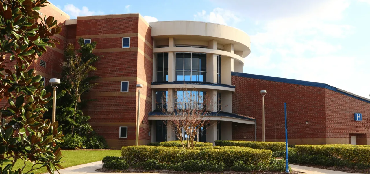 campus 8