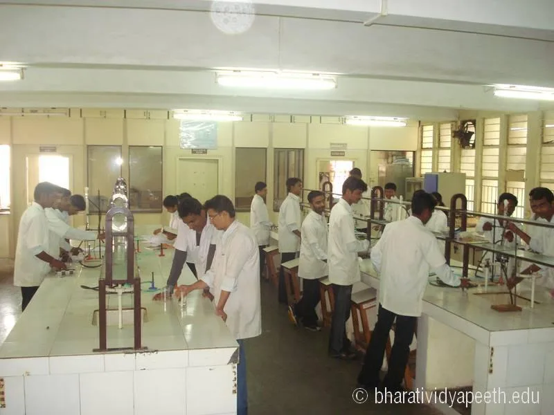 chemistry lab.jpg — Bharati Vidyapeeth College of Pharmacy, Kolhapur