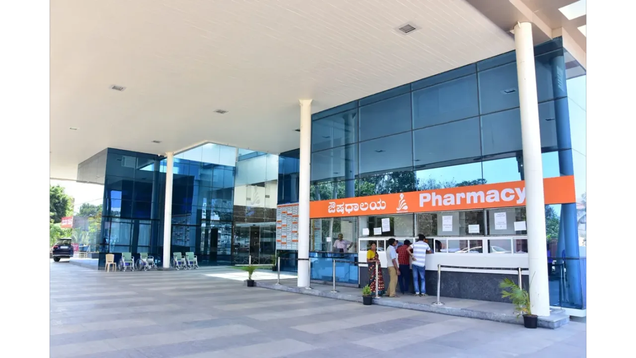 Entrance and pharmacy block of the Siddaganga teaching hospital, Tumakuru