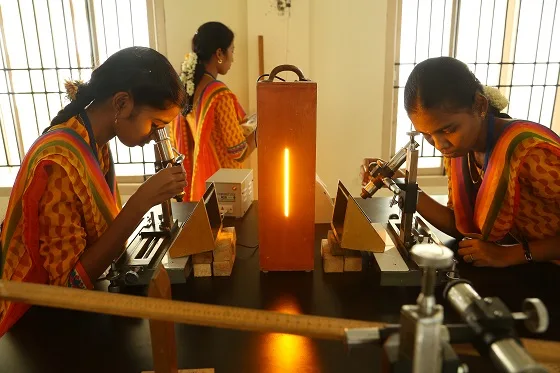 Physics laboratory 1 — Pavai Arts and Science College for Women