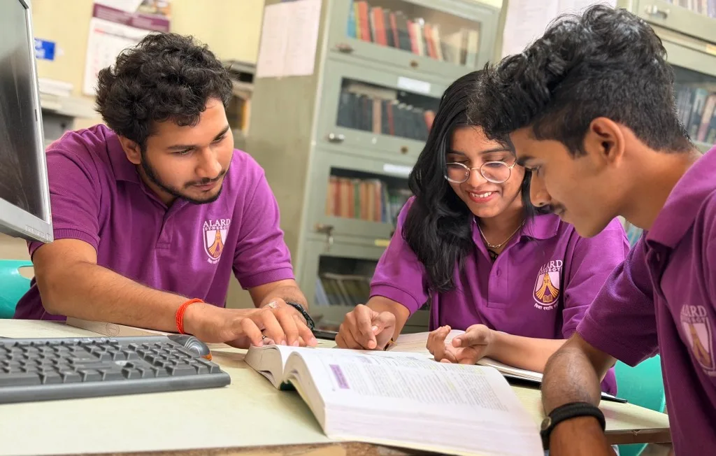 Alard University, Pune library