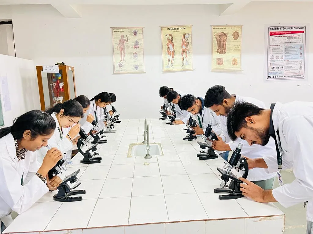 South Point College of Pharmacy lab — south-point-college-of-pharmacy-sonipat