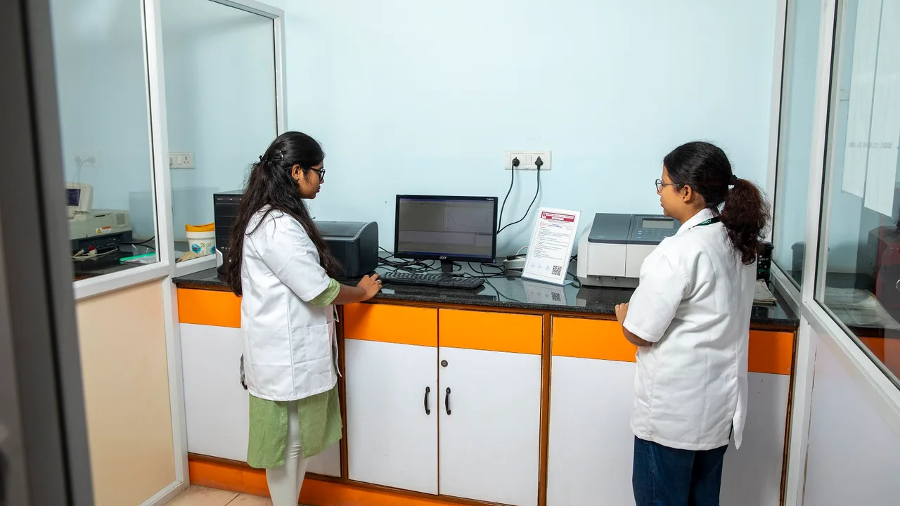 Karnataka College of Pharmacy — Laboratories Page Image Analytical Lab Workstation