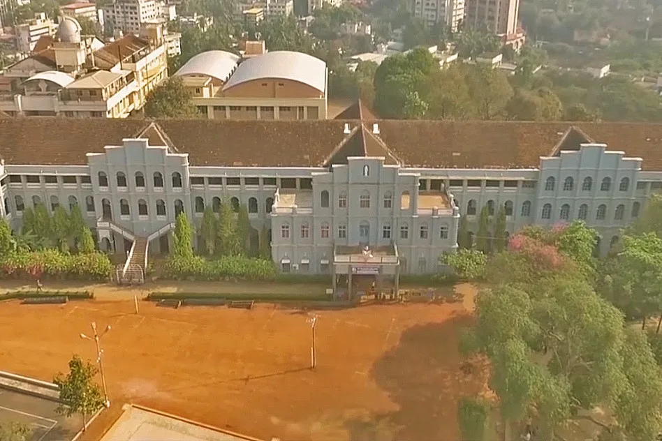 campus 8