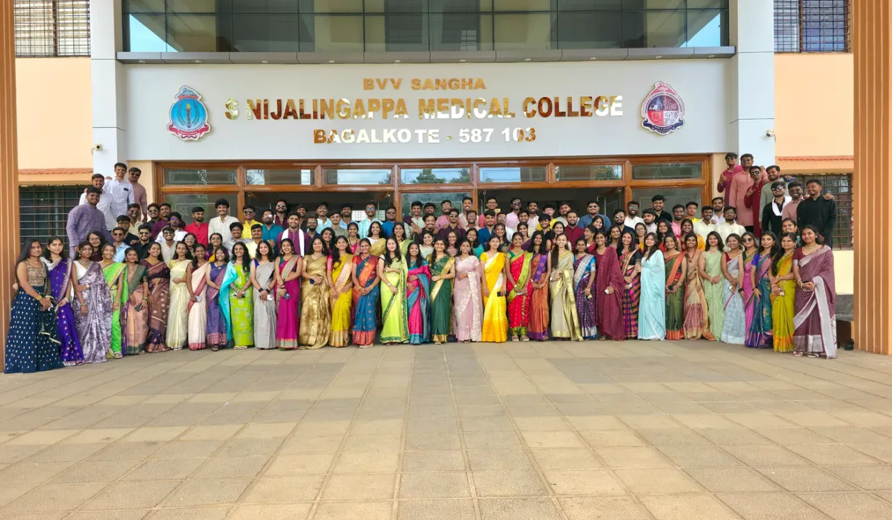 MBBS students gathered before the B.V.V. Sangha S. Nijalingappa Medical College entrance signage at Bagalkote