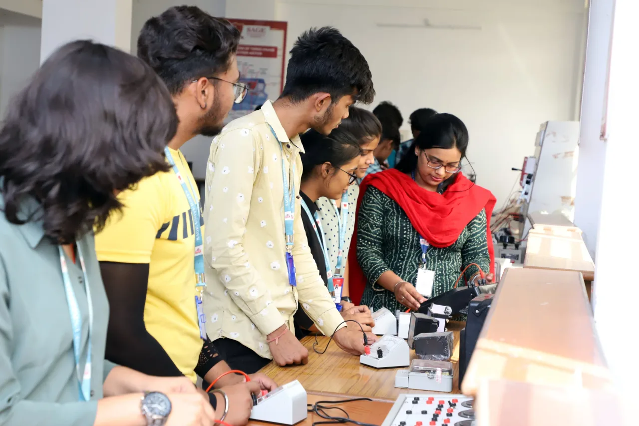 SAGE University, Bhopal (Sanjeev Agrawal Global Educational University) lab