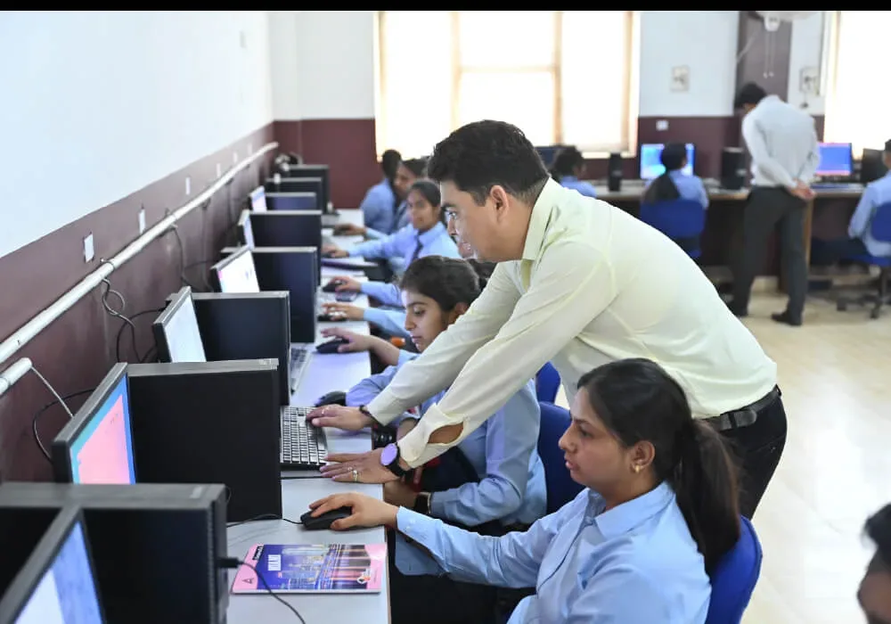 Computer Labs — HLM MBA College