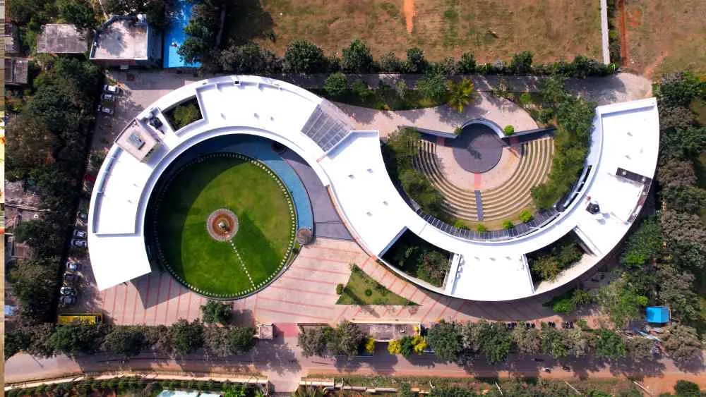 campus 8