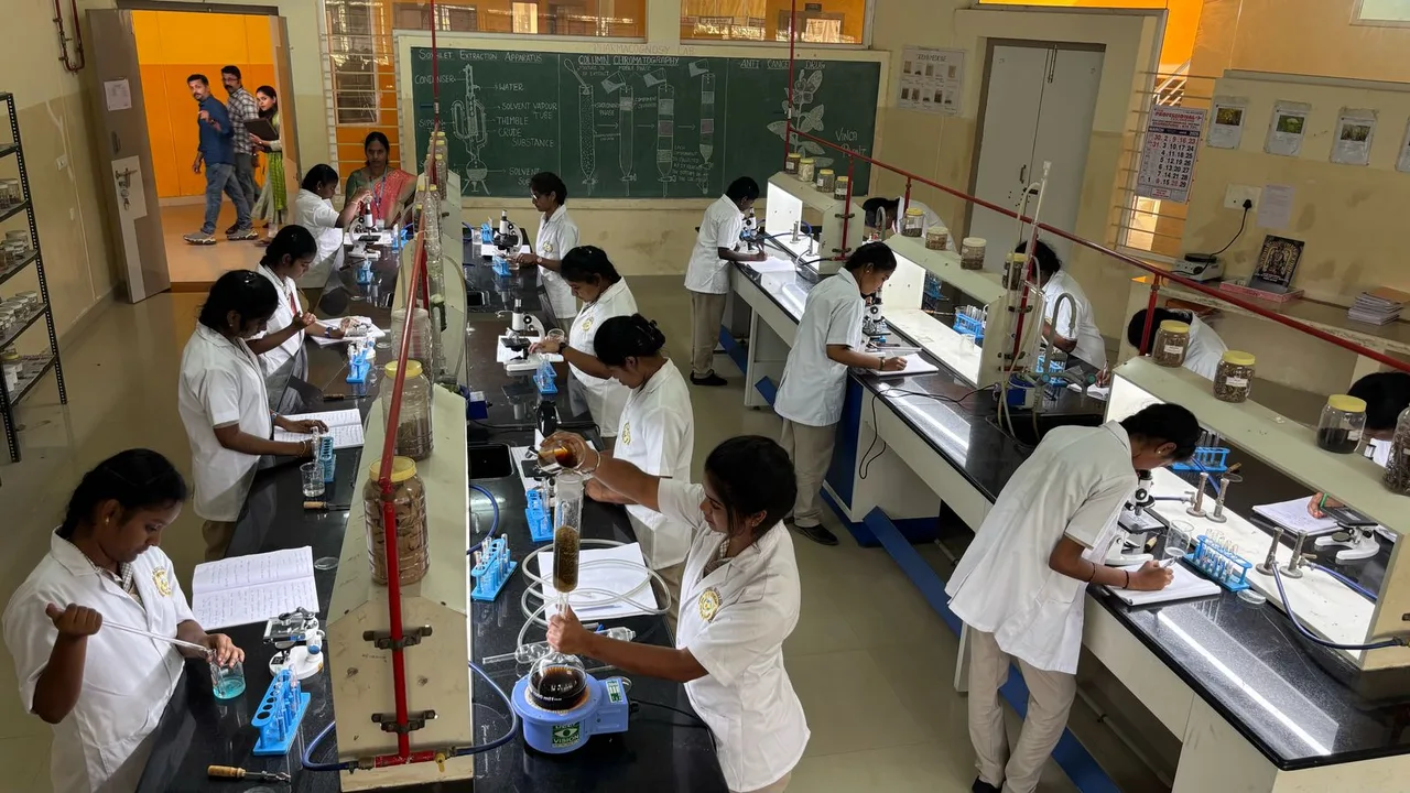 Pharmacology practical session — Sri Vijay Vidyalaya College of Pharmacy