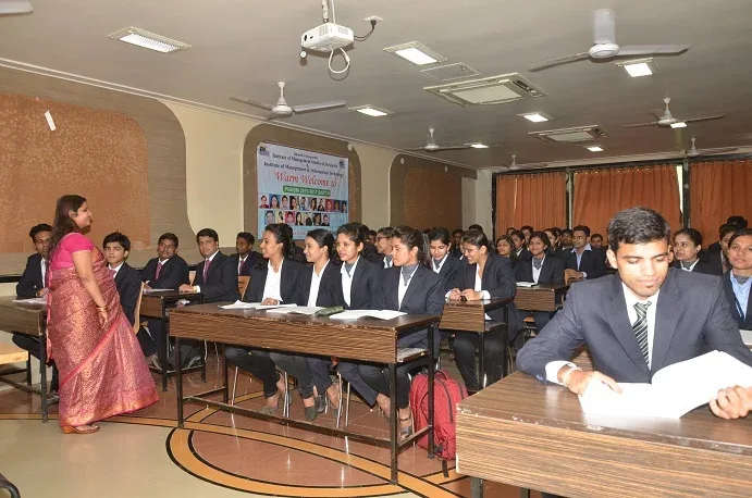 Bharati Vidyapeeths Institute of Management Studies and Research Mumbai classroom