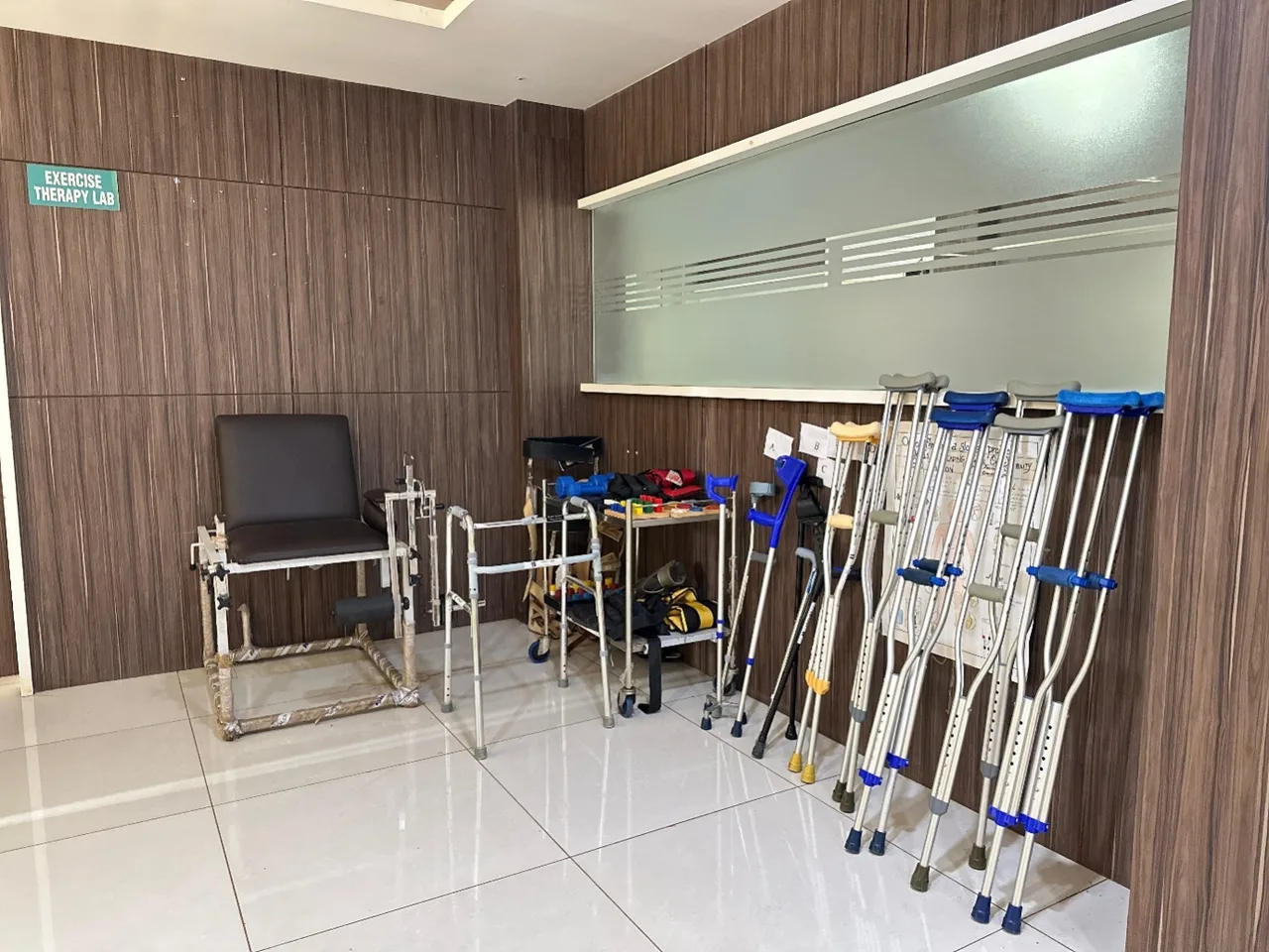 WEIGHT CUFFS, CRUTCHES AND CANES — Kanachur College of Physiotherapy
