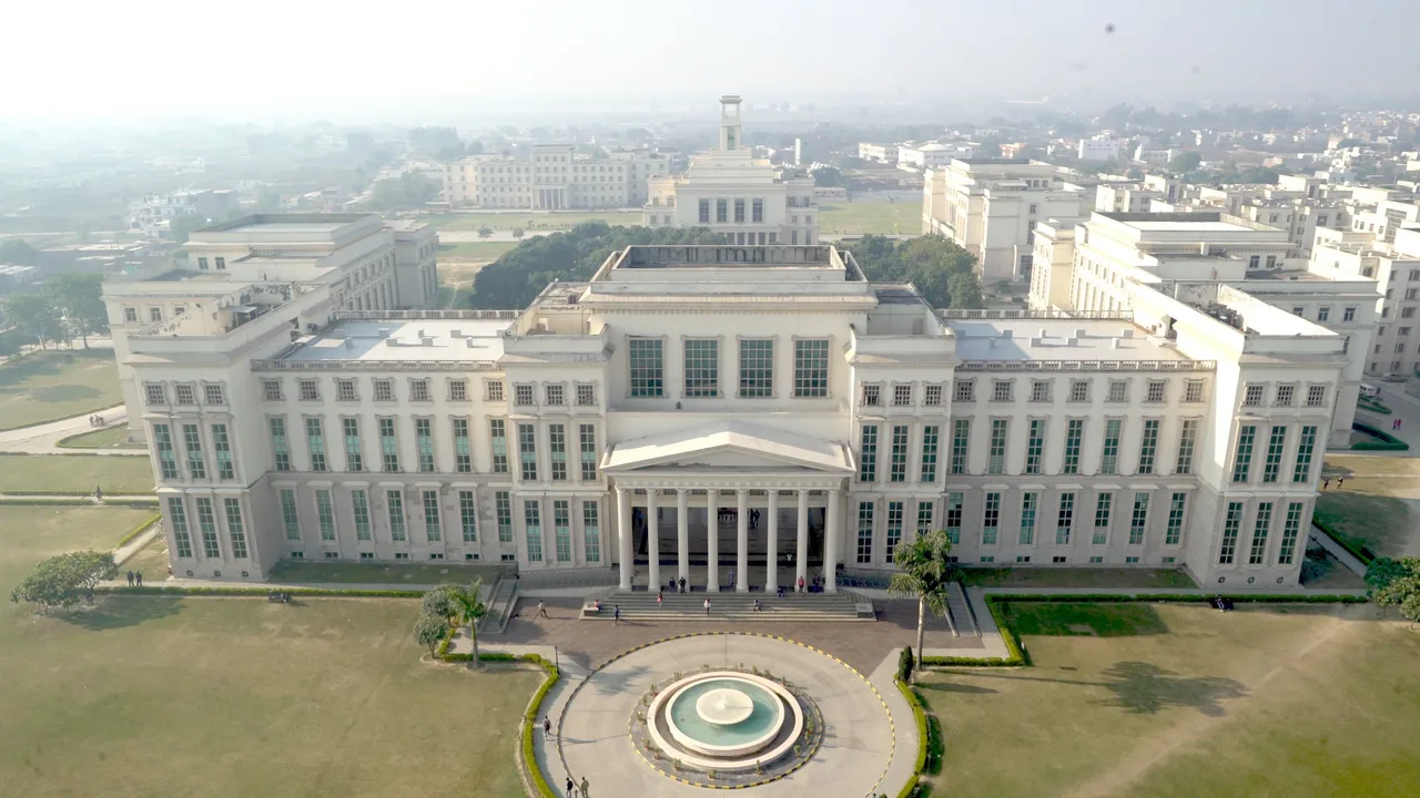 Amity Lucknow photo