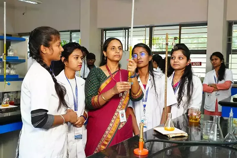 Faculty-led practical session in the chemistry laboratory — KLE College of Nursing (KLE Society's S. Nijalingappa College)