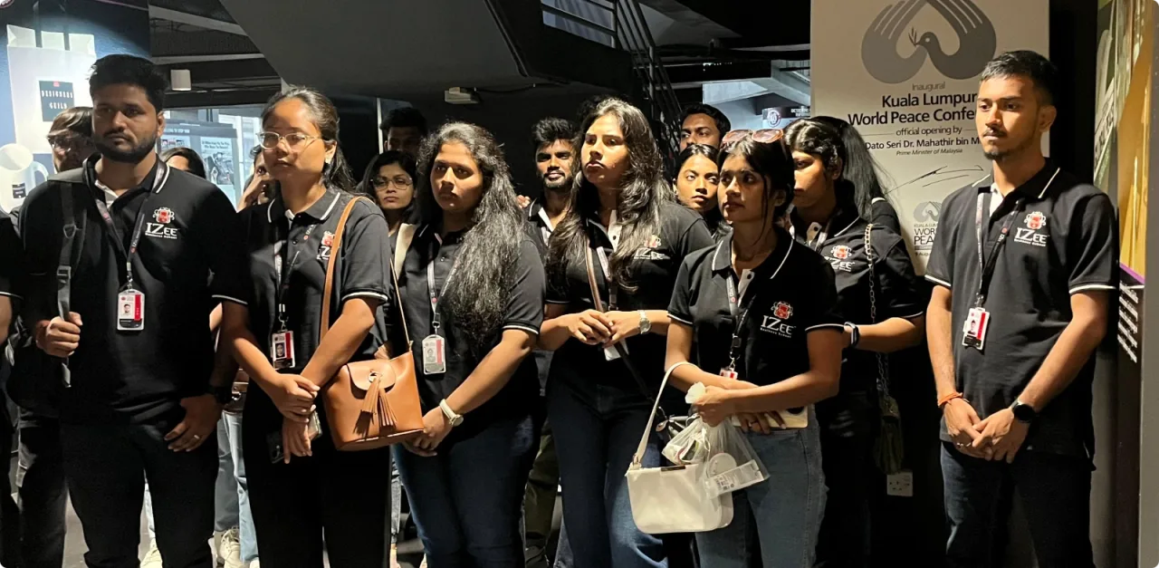 Rectangle 4042 — IZee Business School