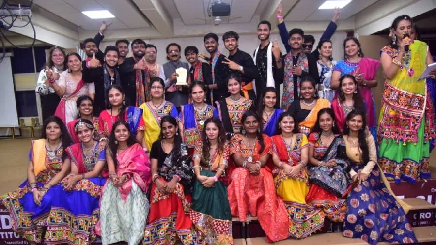 Rhythmic Garba Festival at Suryadatta Education Foundation-9 (1)